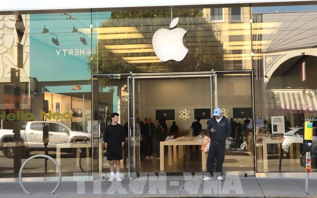 Một cửa hàng của Apple tại thành phố San Francisco, bang California, Mỹ. (Ảnh: Đoàn Hùng -TTXVN) Media